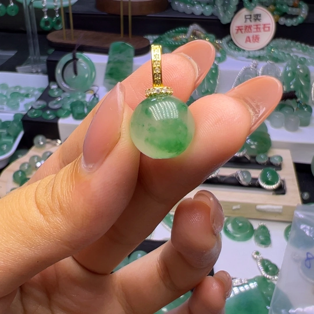 @***梅颈饰未镶嵌石英质玉（非洲翠）