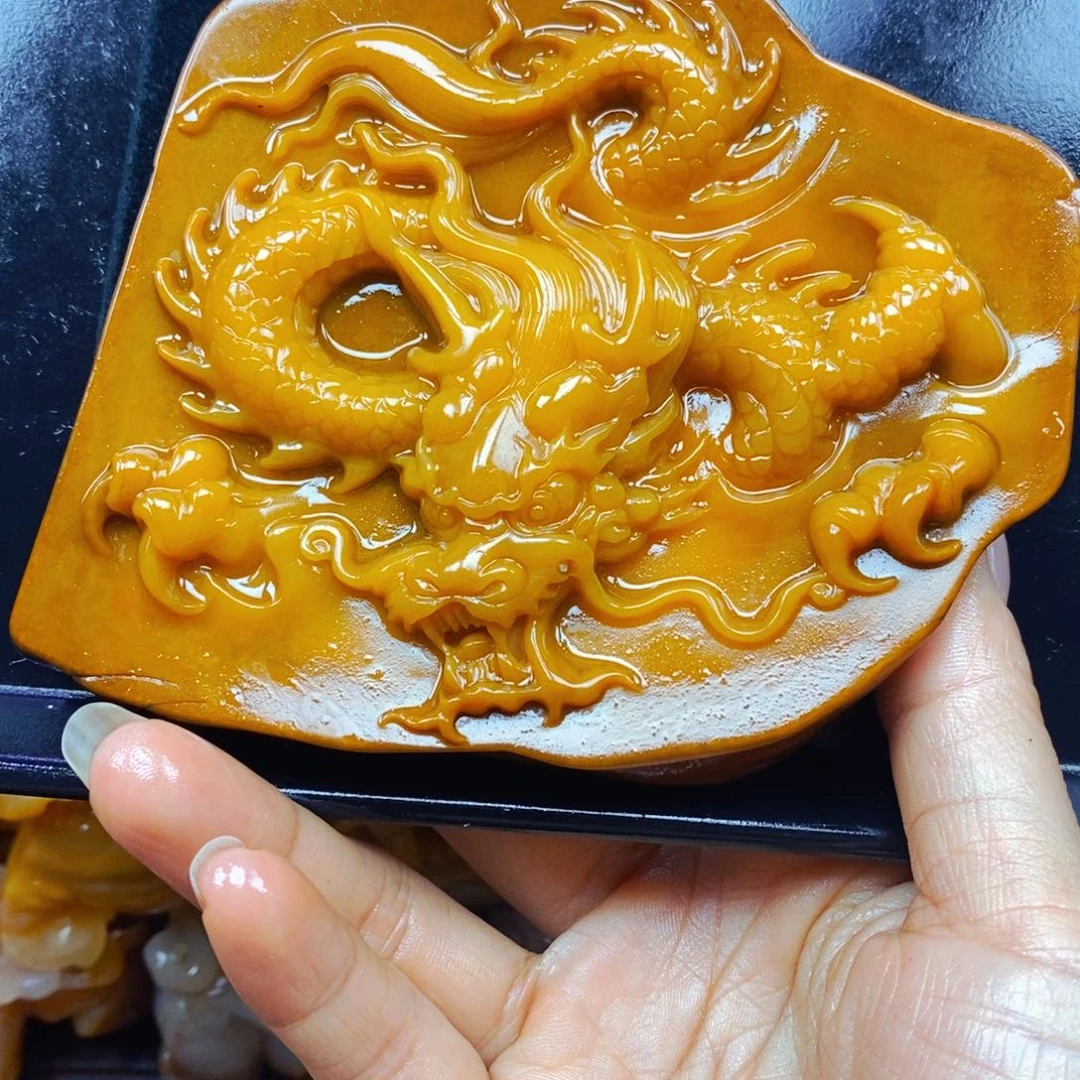 未镶嵌石英质玉（黄龙玉）颈饰