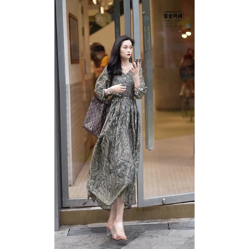 小个子法式复古高级感轻奢连衣裙2025新款气质高级感轻熟风裙子