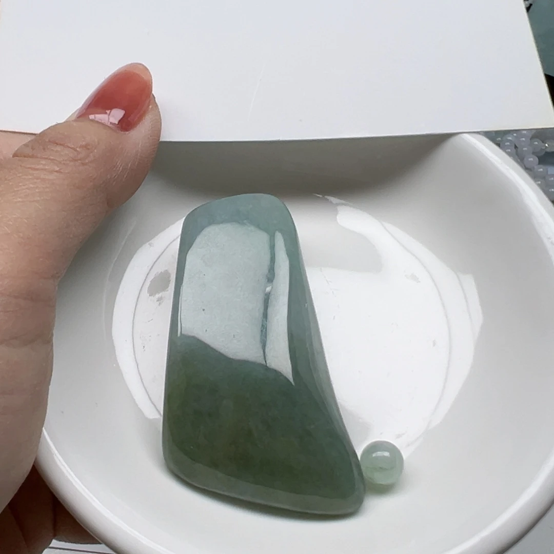 翡翠颈饰未镶嵌一**光多样性发货