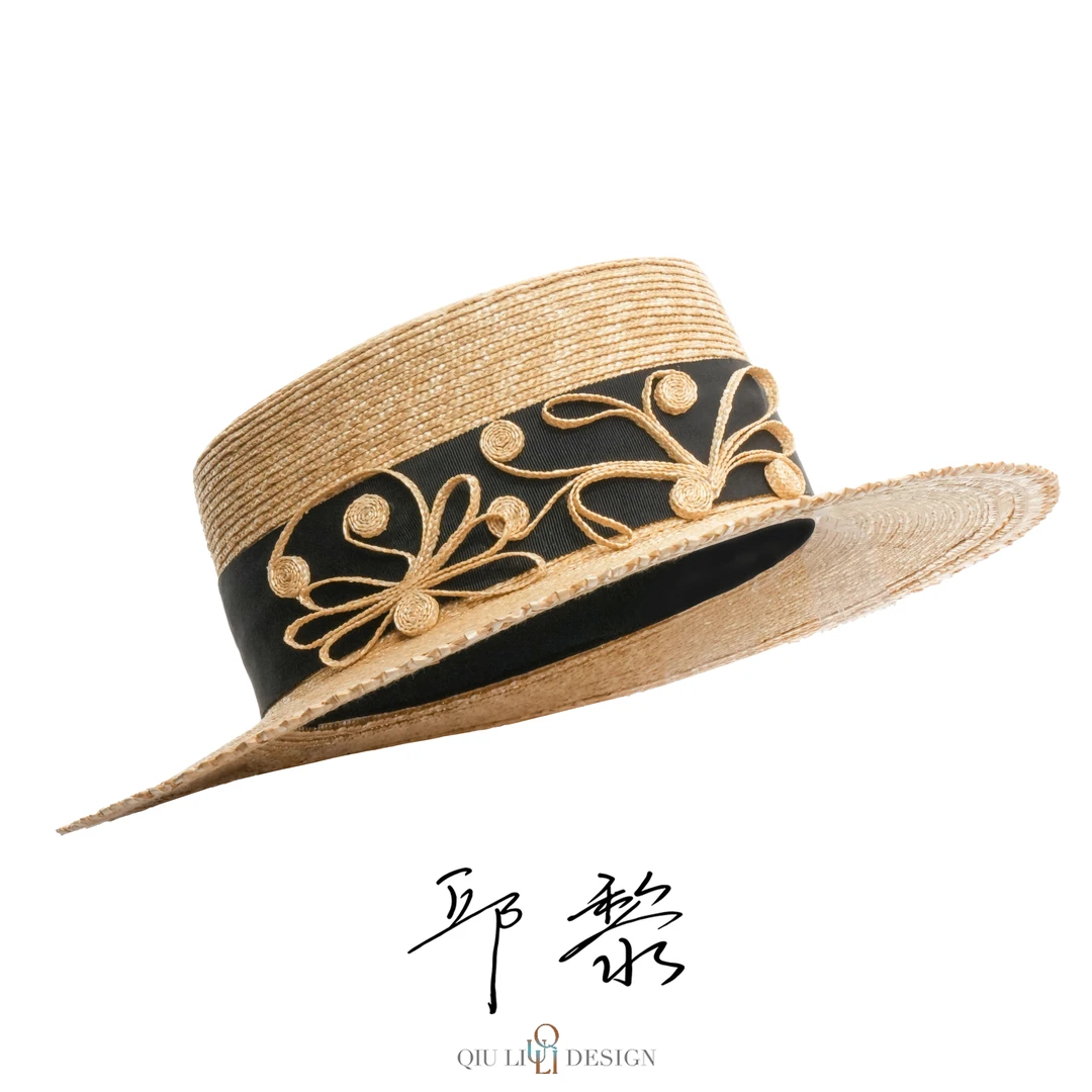 邱黎 · 麦秆编织花朵造型平顶草帽 1d2274