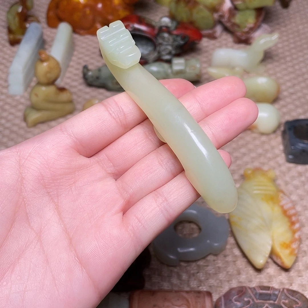 蛇纹石玉未镶嵌如图