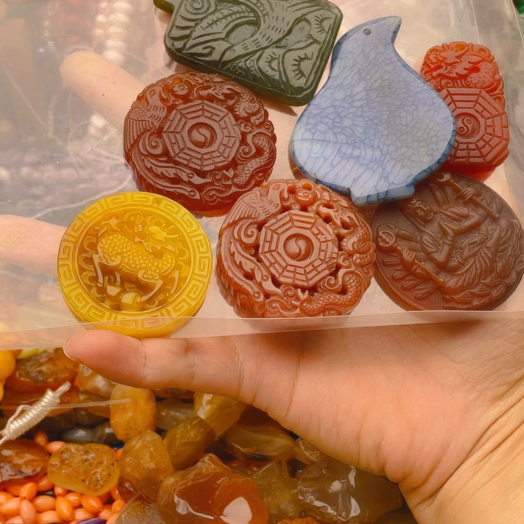 玛瑙/玉髓珠宝半成品未镶嵌雕刻一个