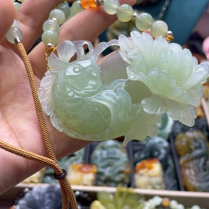 未镶嵌蛇纹石玉颈饰