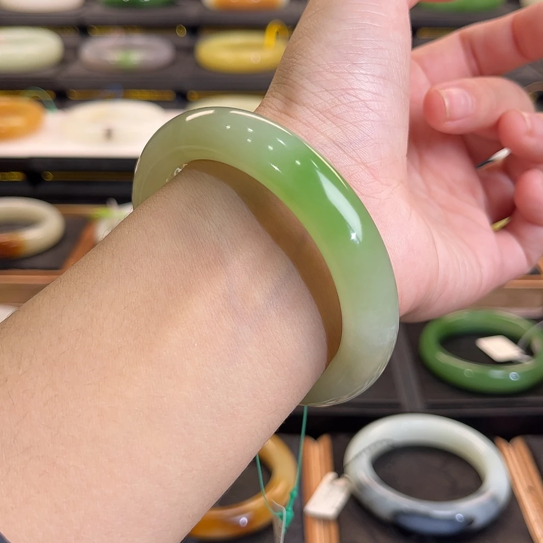 和田玉未镶嵌手镯晴翠