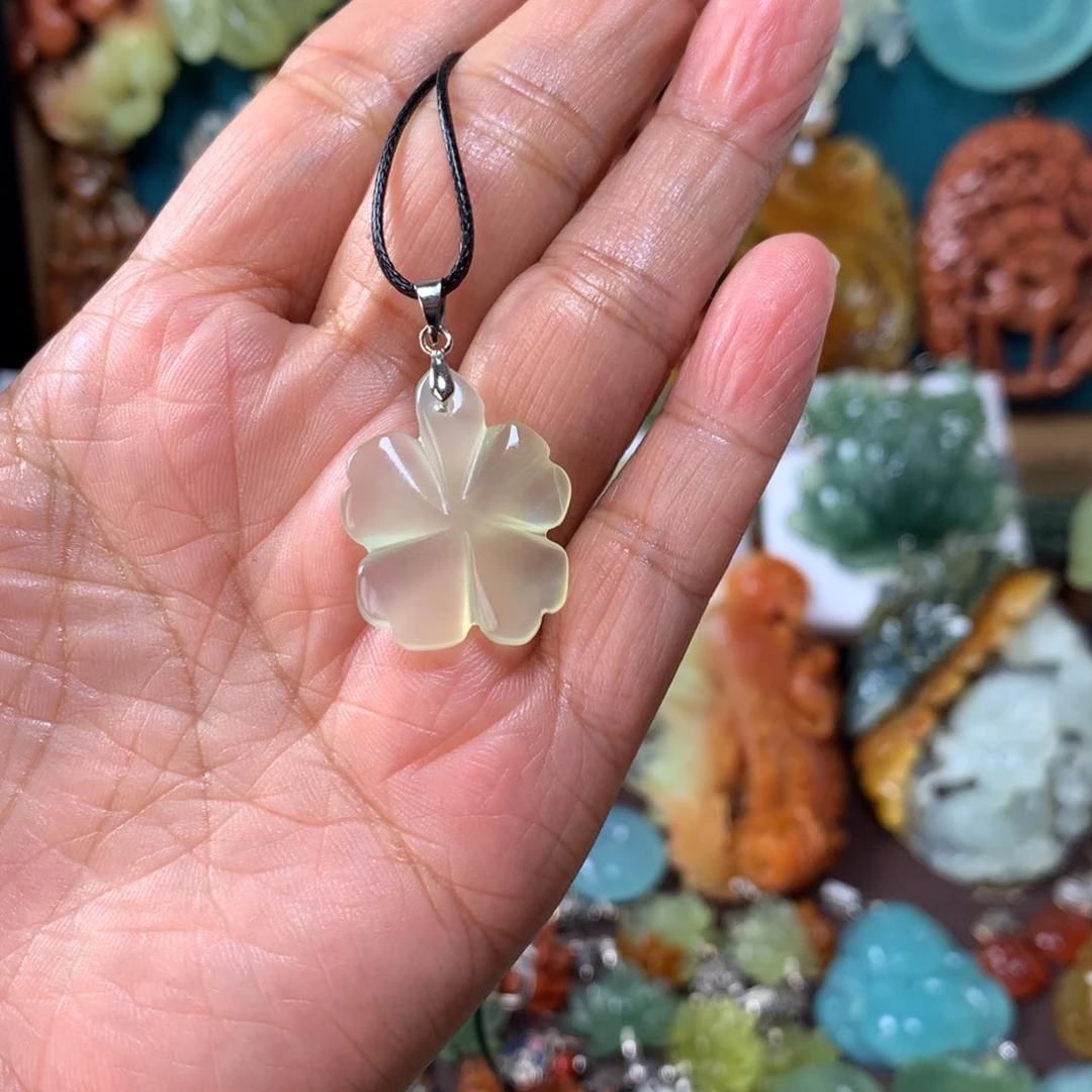 蛇纹石玉未镶嵌挂坠