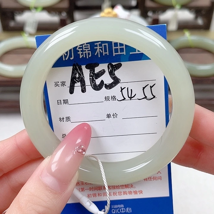未镶嵌手镯和田玉木****?