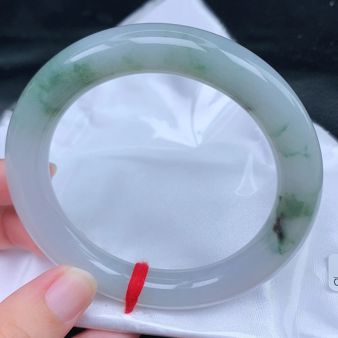 未镶嵌手镯（圆镯）翡翠天然