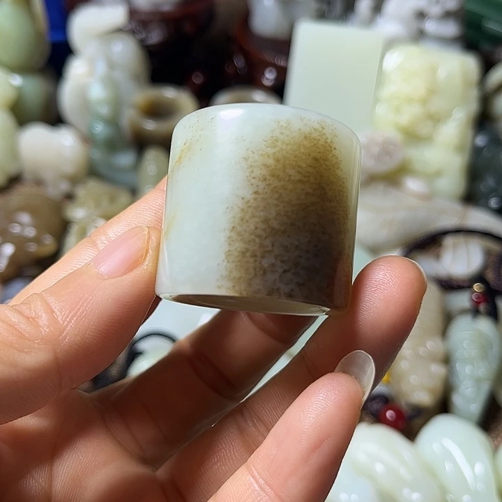 玉***缘和田玉（黄玉）未镶嵌颈饰