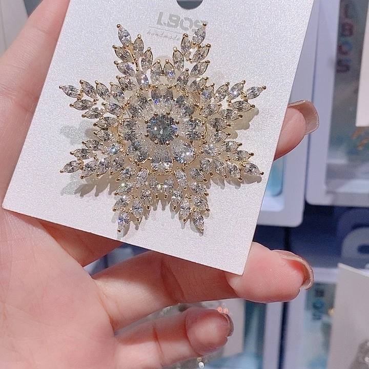 锆石铜合金雪花胸针