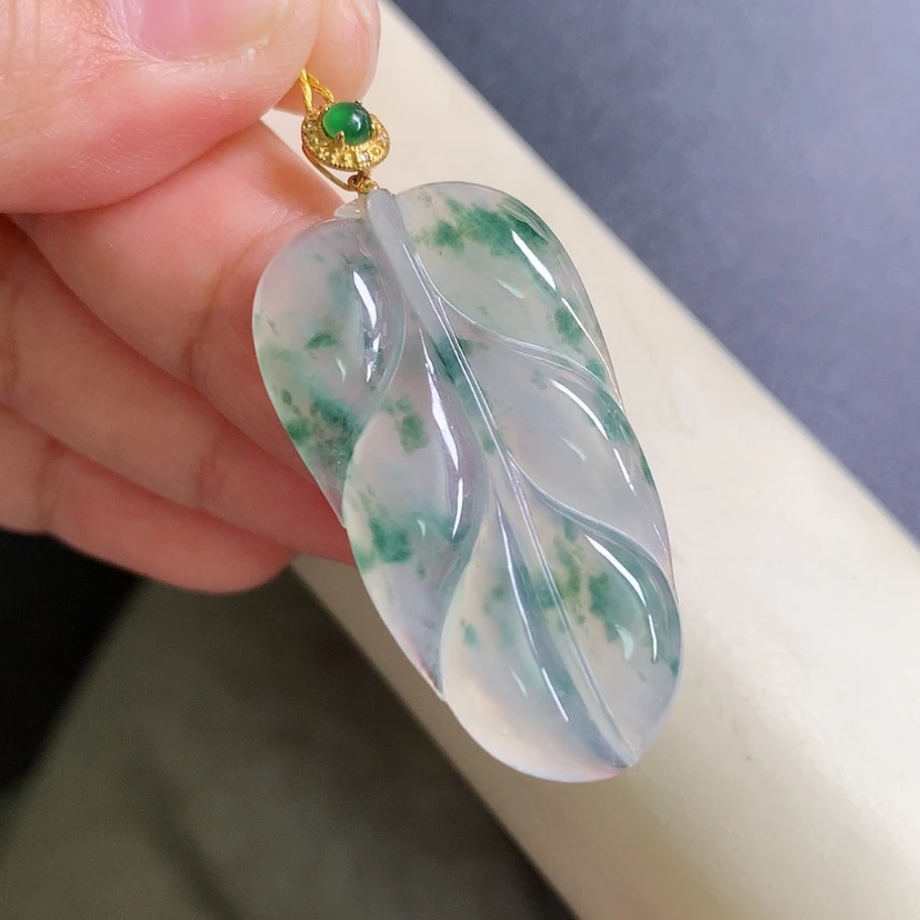 【闪购商品】翡翠颈饰18K金镶嵌叶子