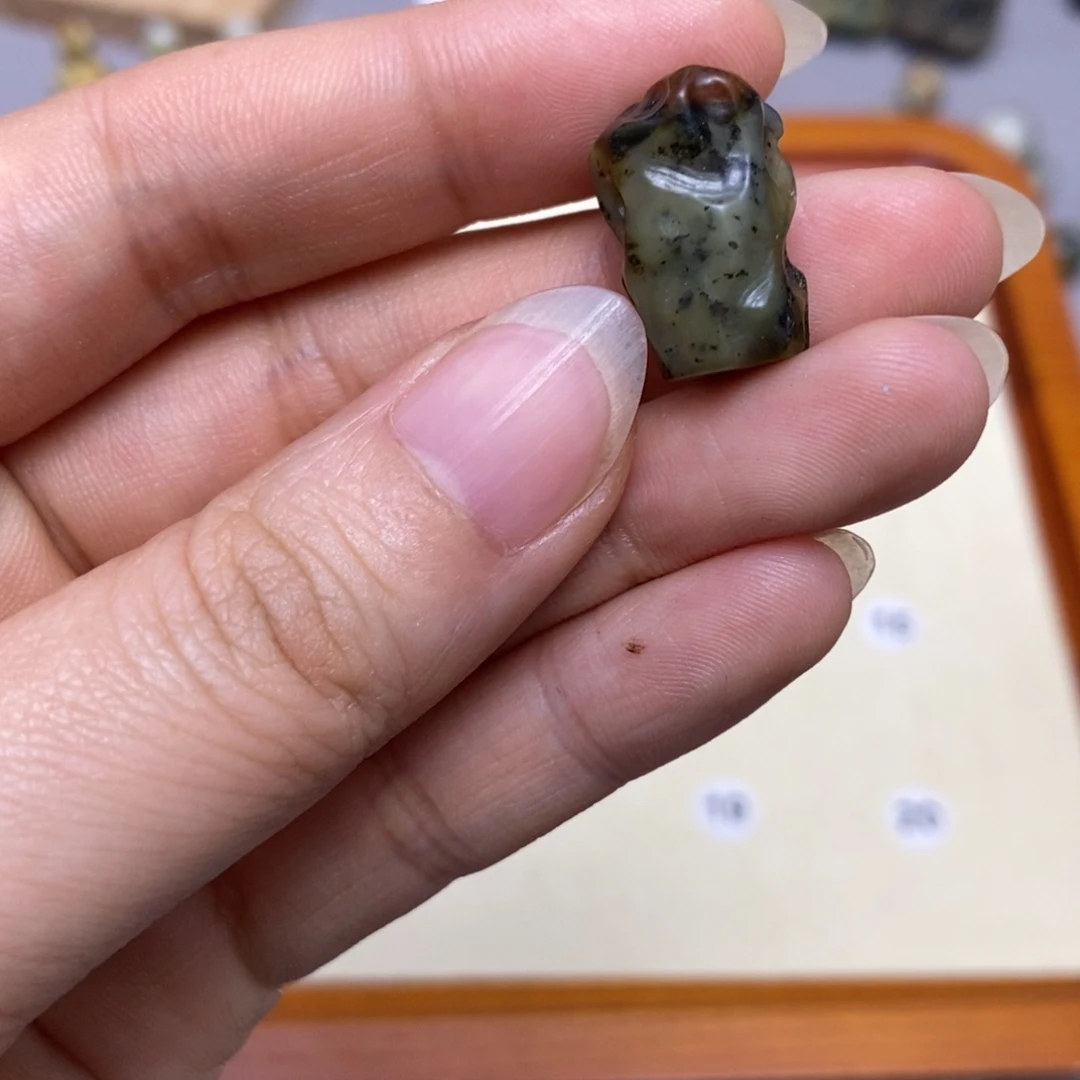 蛇纹石玉未镶嵌配饰讷****舞