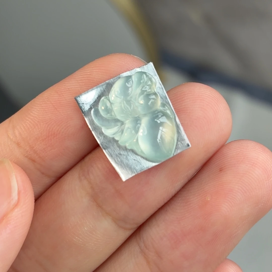 翡翠未镶嵌颈饰仙子