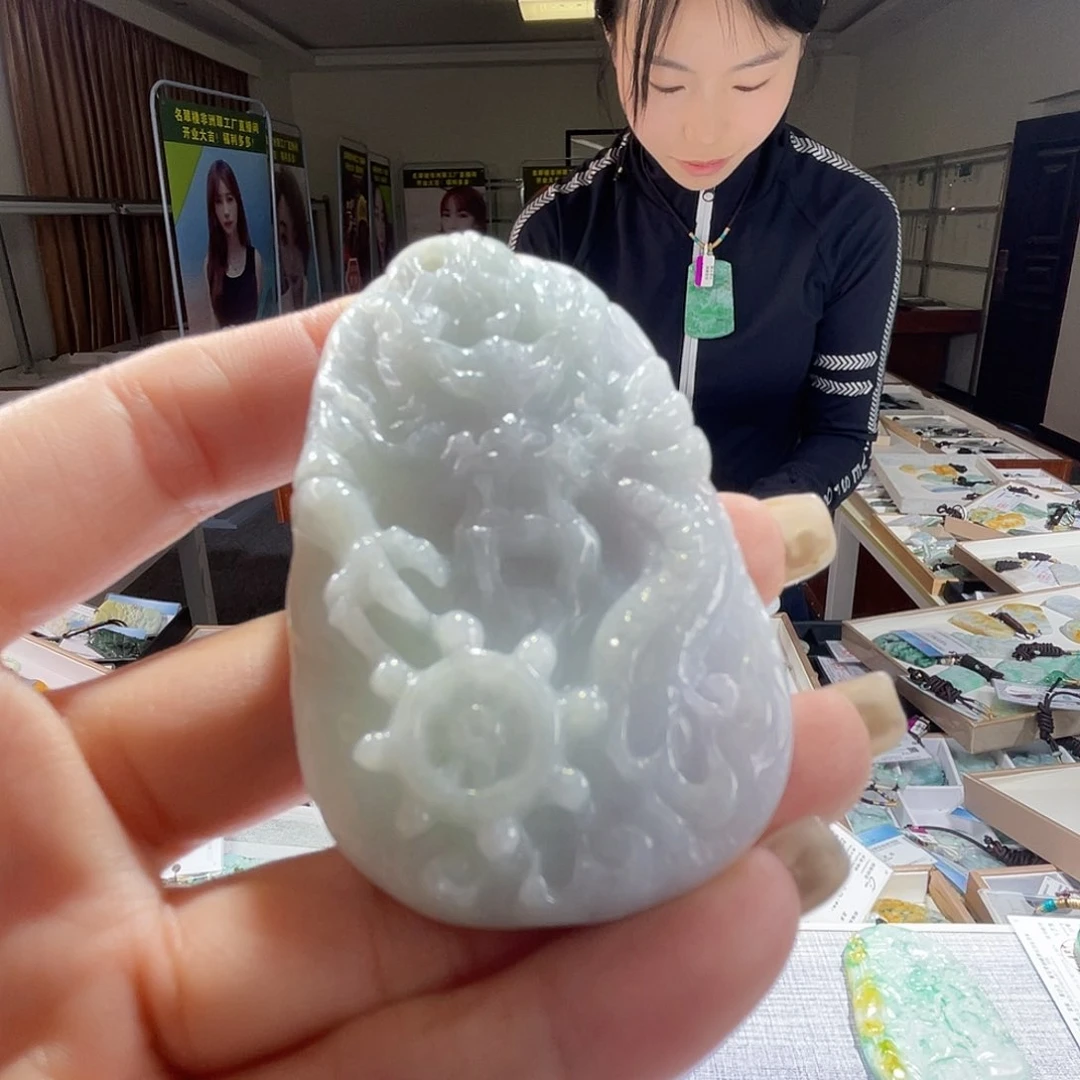 翡翠未镶嵌颈饰一