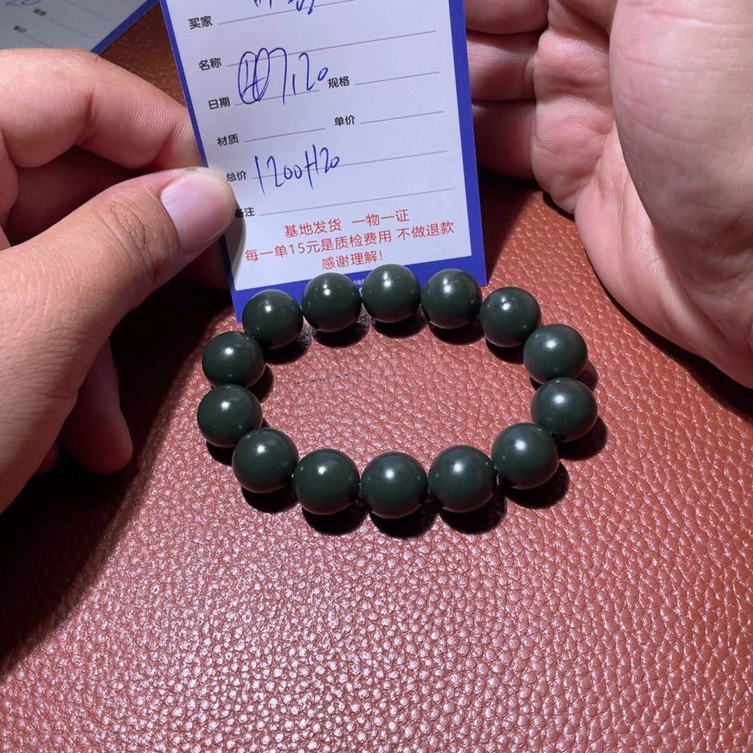 亦***客和田玉未镶嵌把件