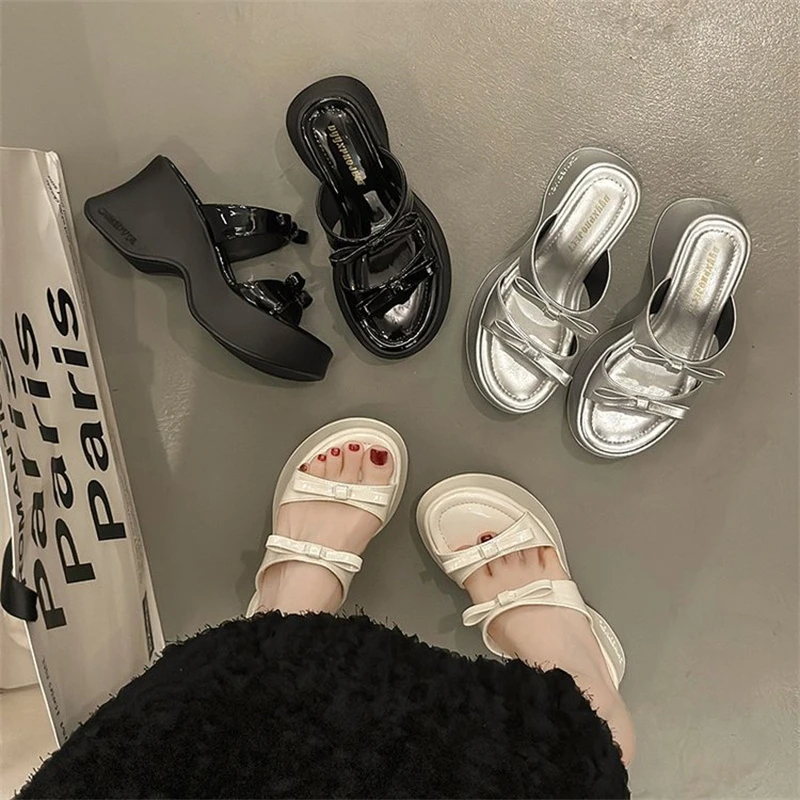 【咩咩专享】厚底蝴蝶凉拖鞋仙女鞋子2025新款夏季外穿坡跟增高凉鞋