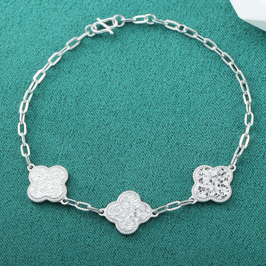 【格莉特】PT990铂金 时尚气质清新百搭三花旋风四叶草CV1546