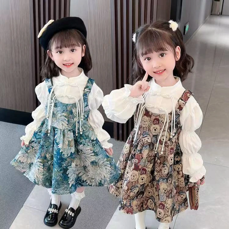 女童碎花连衣裙春季新款2025中国风女宝宝盘扣可爱小熊背带裙