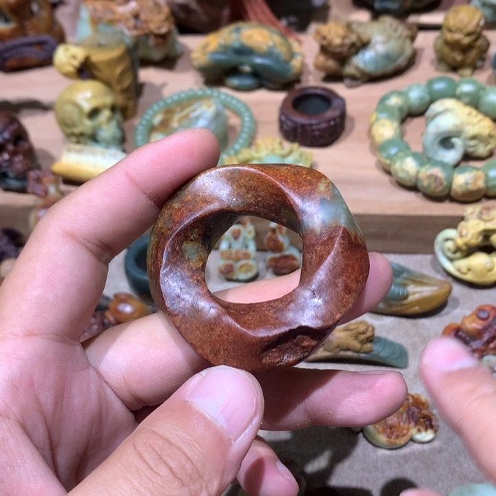 未镶嵌岫岩河磨玉（透闪石质玉）挂件