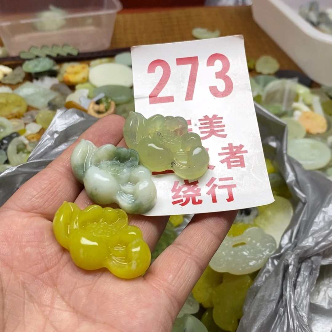 蛇纹石玉挂坠未镶嵌
