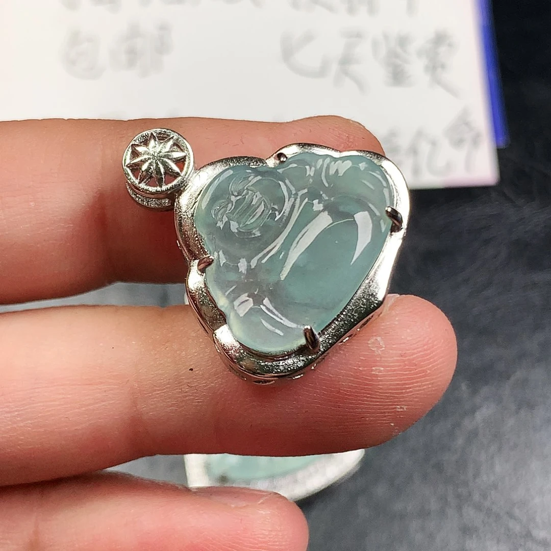 翡翠未镶嵌颈饰佛公