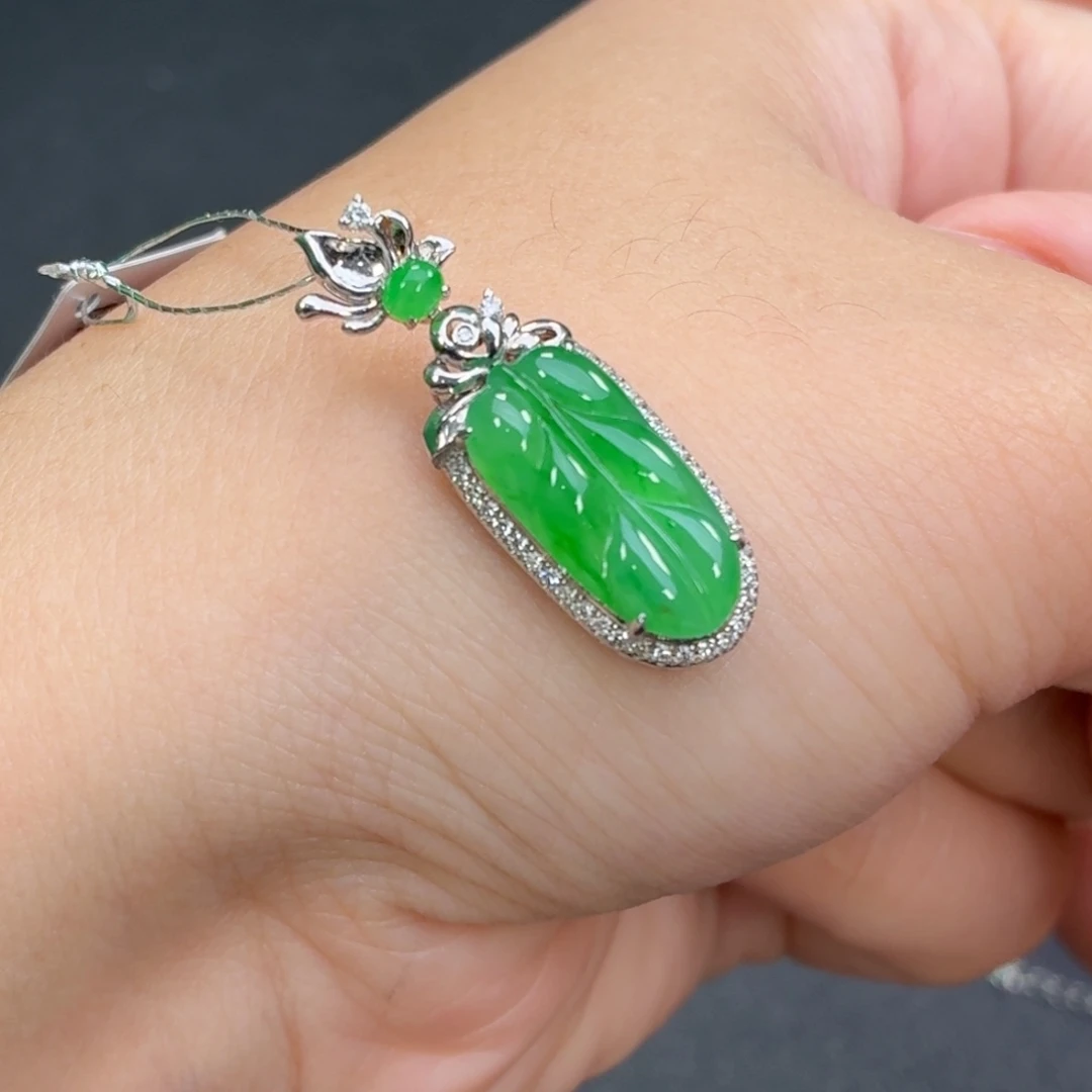 翡翠18K金镶嵌颈饰