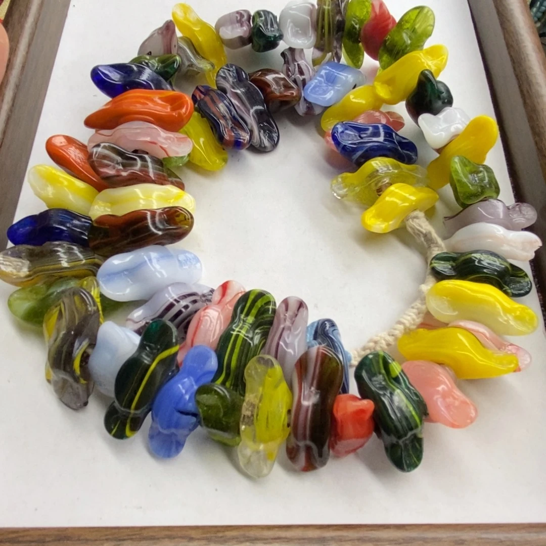 颈饰琉璃飘彩飞行珠 微瑕