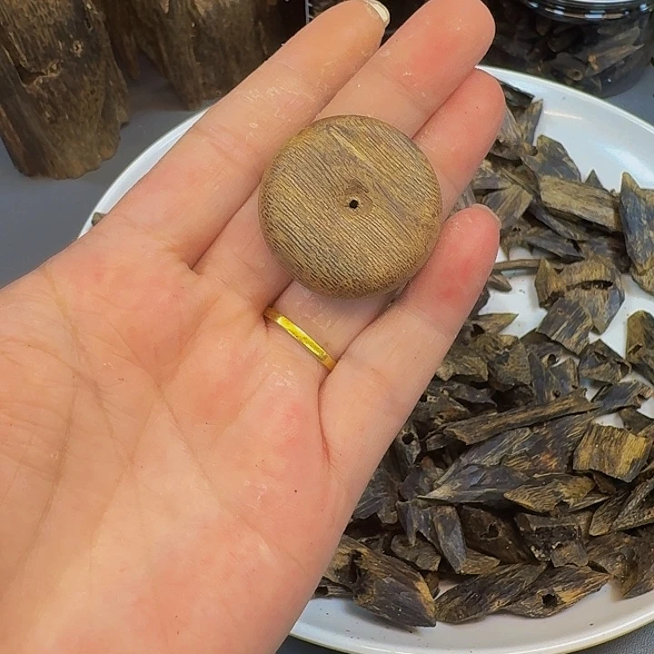 逗***留沉香沉香碎屑平安扣白棋