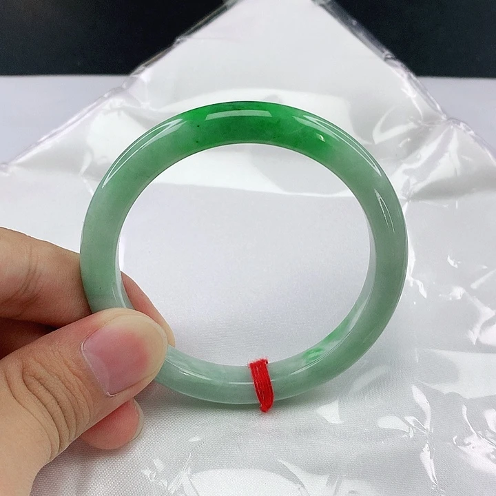 翡翠手镯未镶嵌圈56。8509