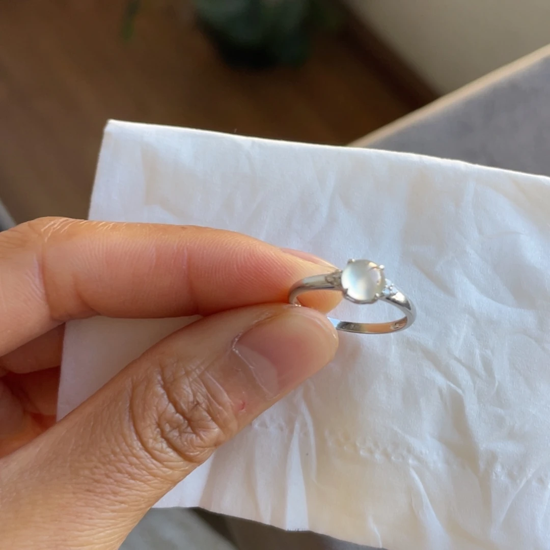 翡翠未镶嵌戒指白冰