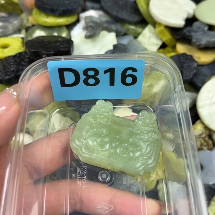 蛇纹石玉足银镀金镶嵌颈饰