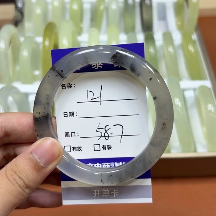 未镶嵌岫玉手镯天然