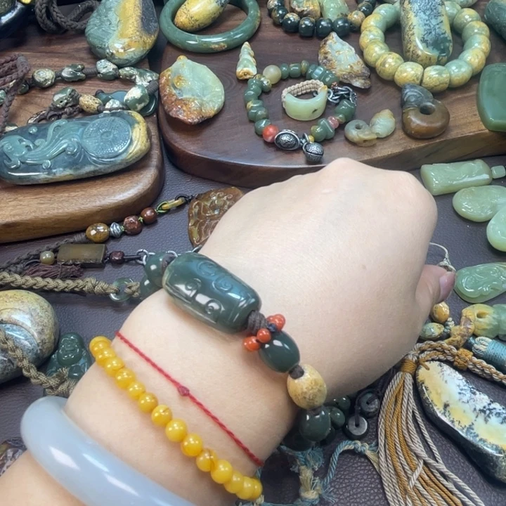 玲***玲岫岩河磨玉（透闪石质玉）未镶嵌珠宝半成品