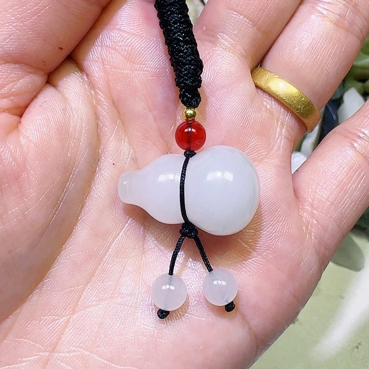 透闪石质玉未镶嵌珠宝奇石