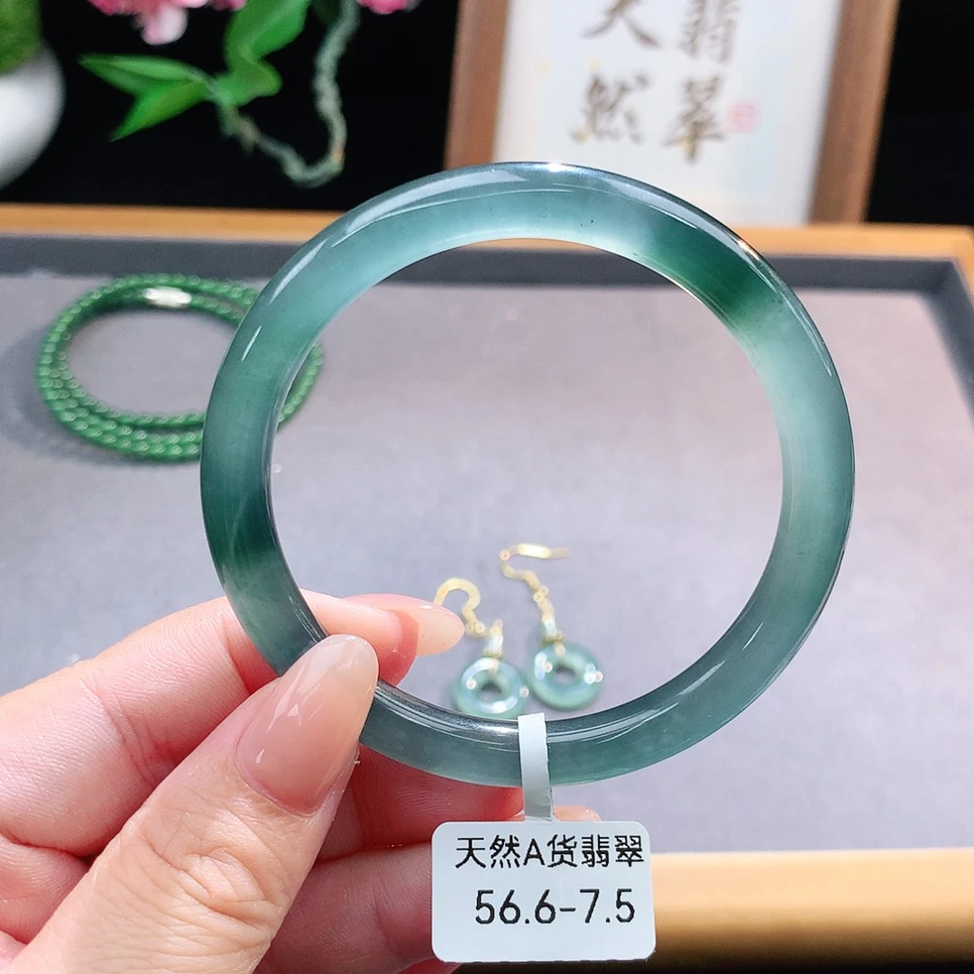 未镶嵌手镯（圆镯）翡翠