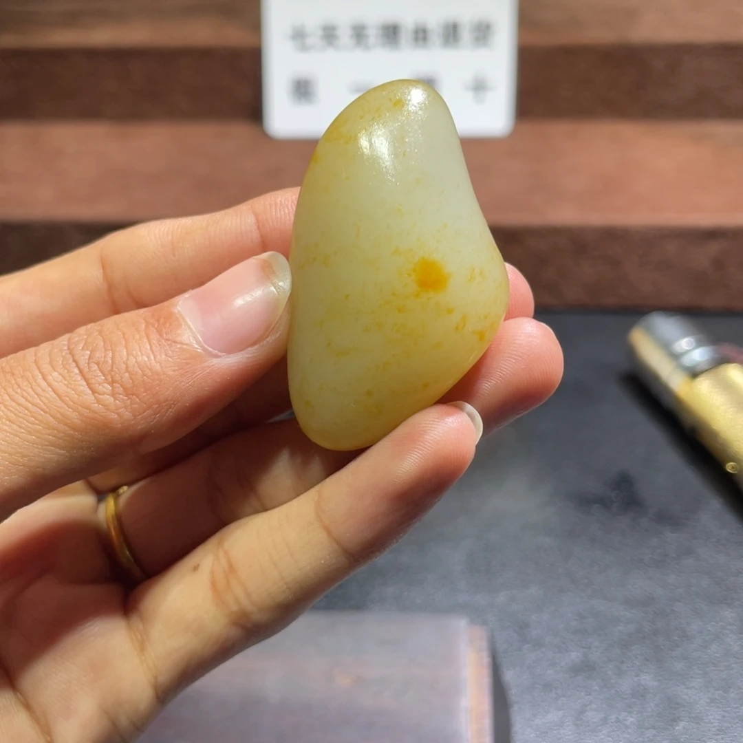 和田玉（糖玉）未镶嵌挂件28.3 克