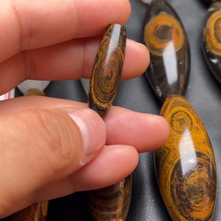 石英质玉未镶嵌颈饰