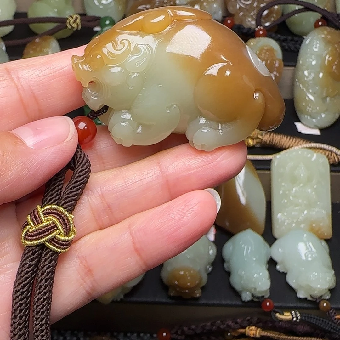 山***海和田玉未镶嵌颈饰