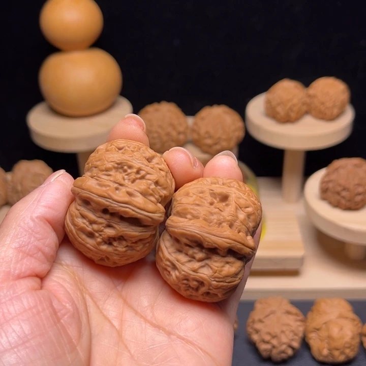 文玩核桃吊坠42元宝