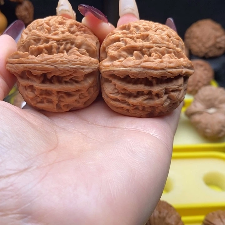 九***）文玩核桃把件锦鲤