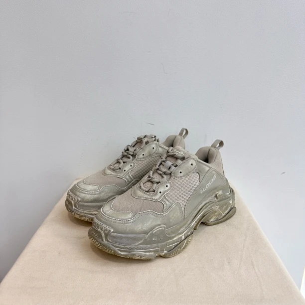 99新 Balenciaga/巴黎世家 41码 卡其色做旧triple s
