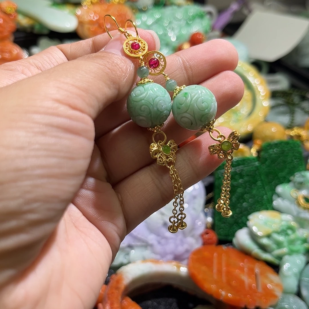 翡翠未镶嵌颈饰待编织