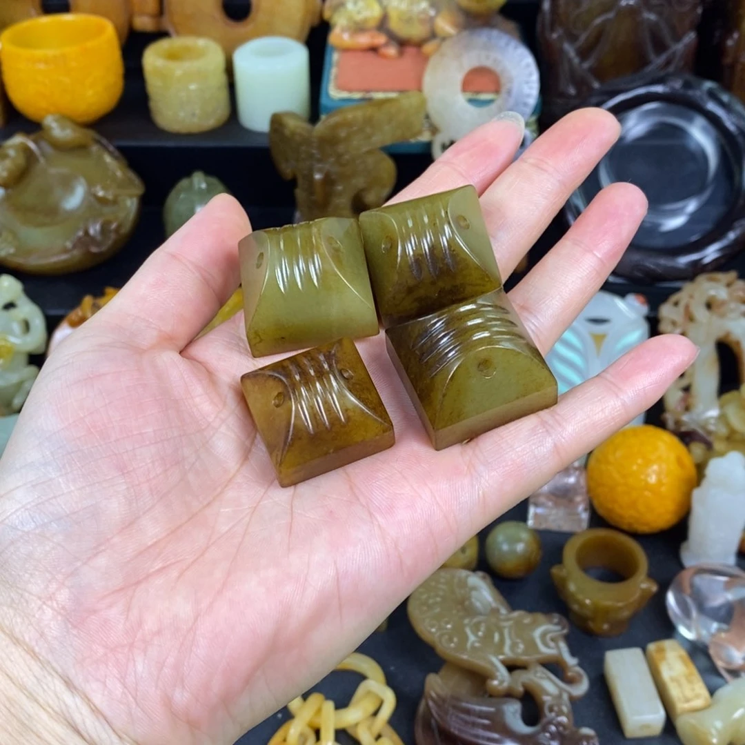 亮***哥和田玉未镶嵌颈饰