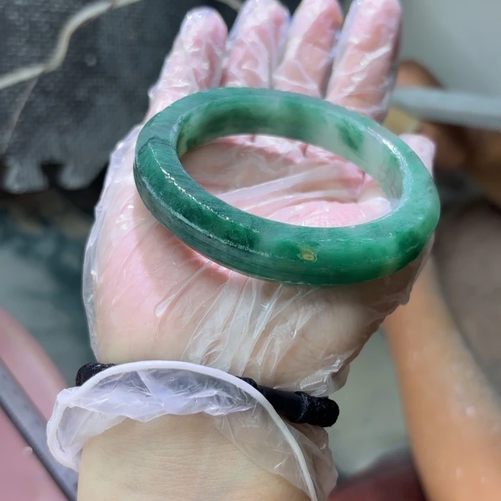 石英质玉手镯未镶嵌茶*阁定制