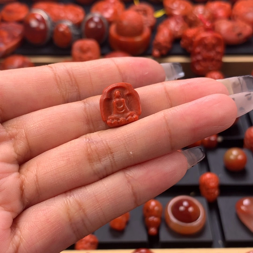 未镶嵌无相佛背云12.4mm南红玛瑙小****?