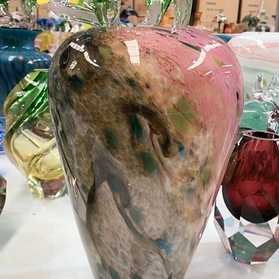 琉璃花瓶高45厘米宽9厘米