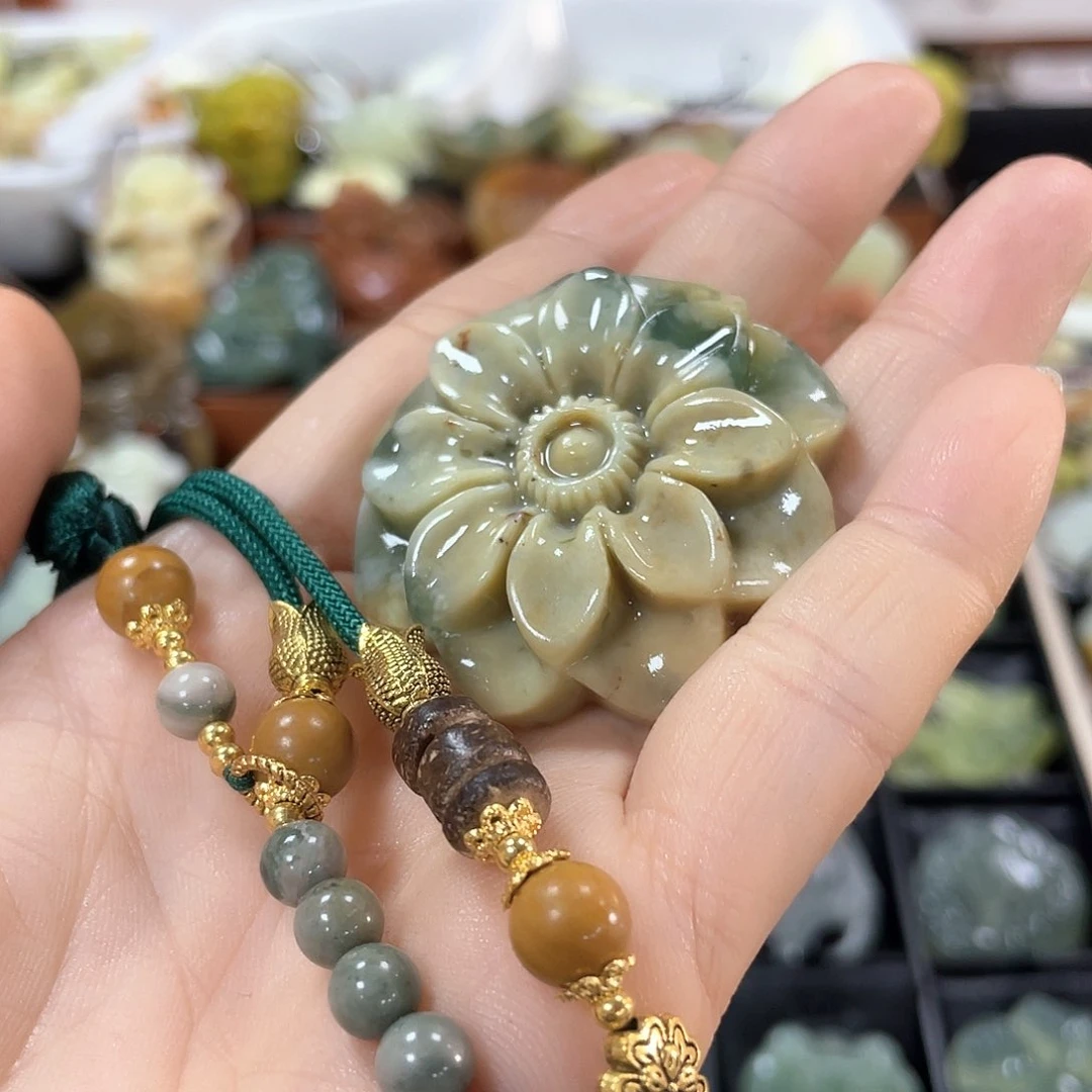 蛇纹石玉颈饰未镶嵌
