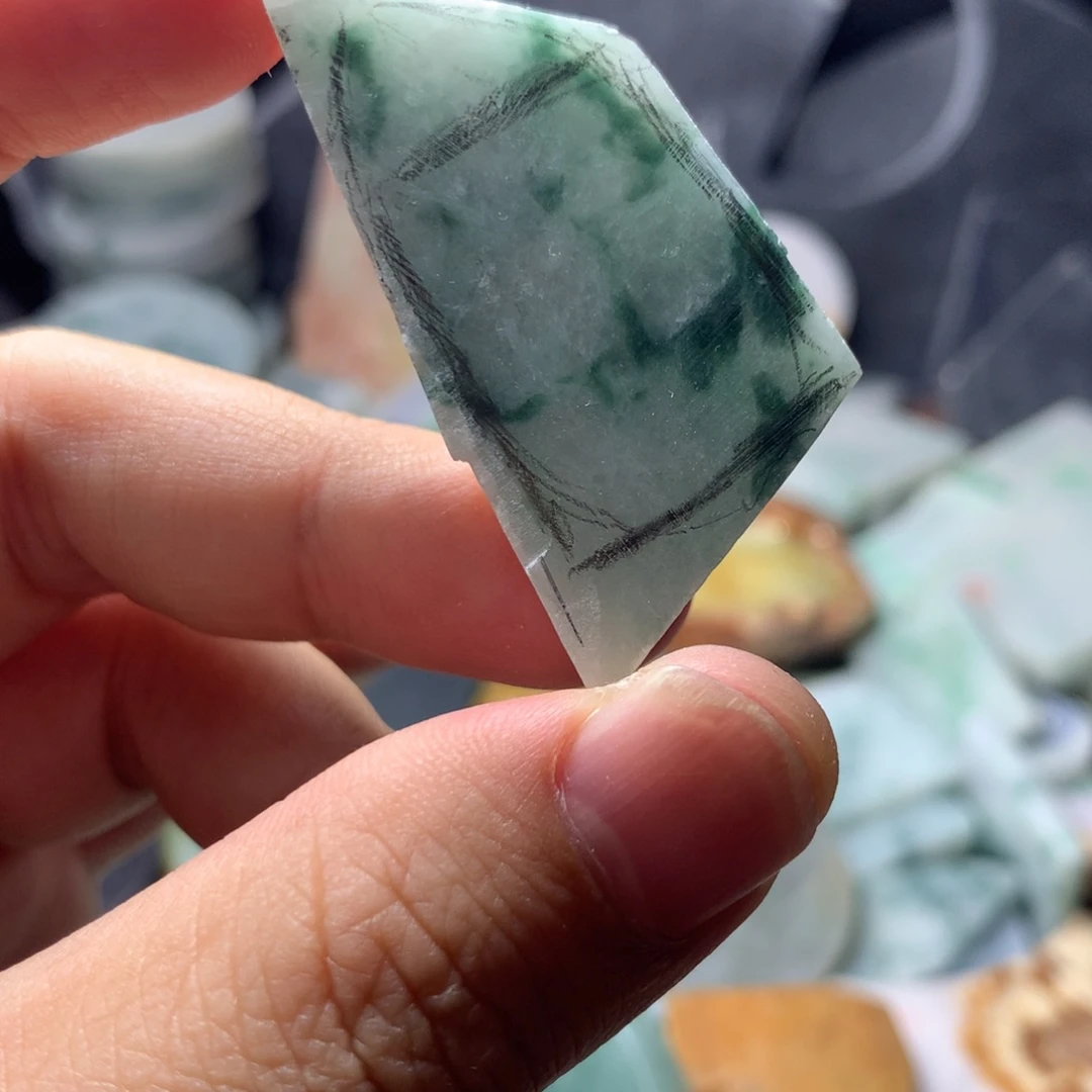 翡翠未镶嵌颈饰飘花