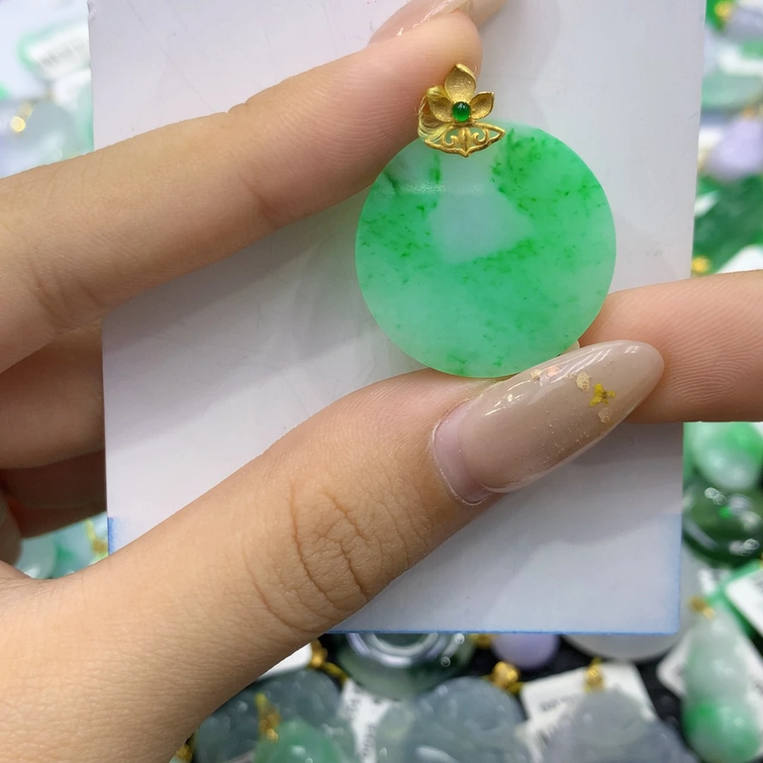 翡翠18K金镶嵌颈饰