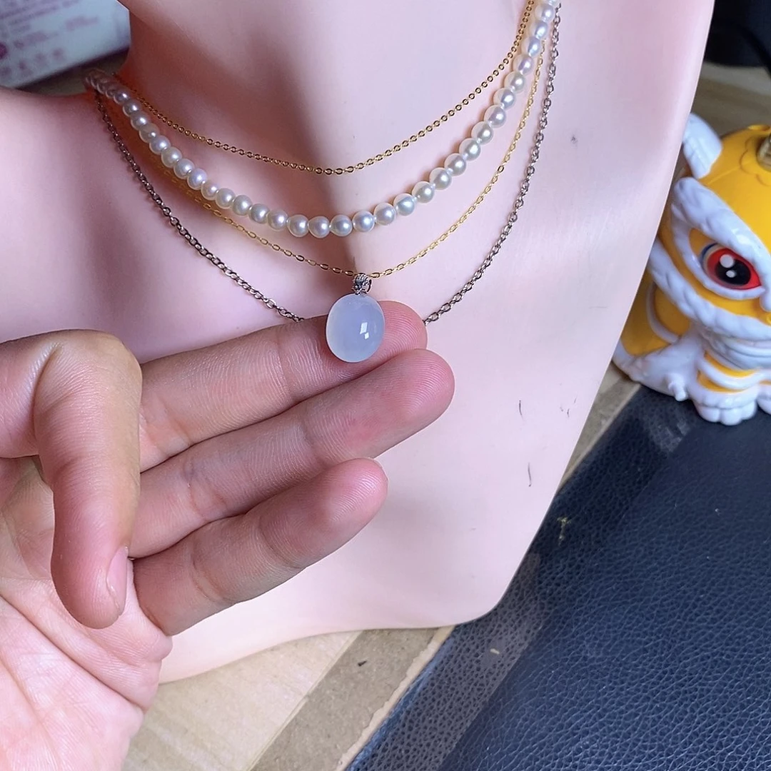 颈饰18K金镶嵌翡翠